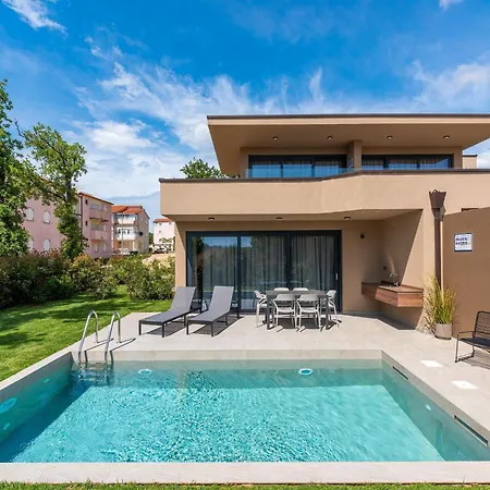 In Croatia Near The Sea With Pool