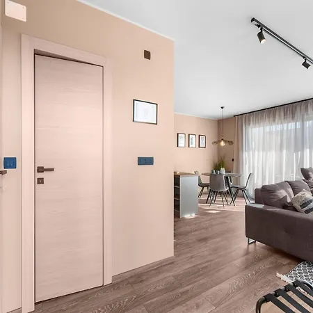 Luxury With Terrace And Private Pool Brtonigla